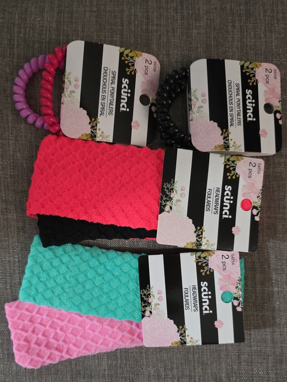 scunci Assorted Hair Accessories Pack in Pink, Black, Teal